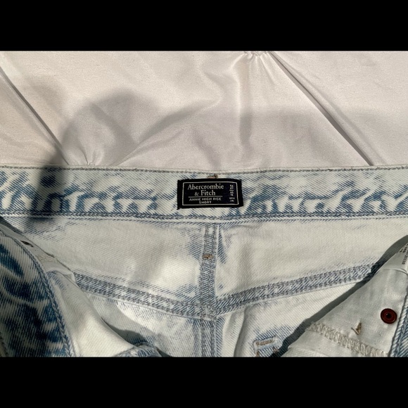 Abercrombie & Fitch High Waisted Shorts - Picture 3 of 3